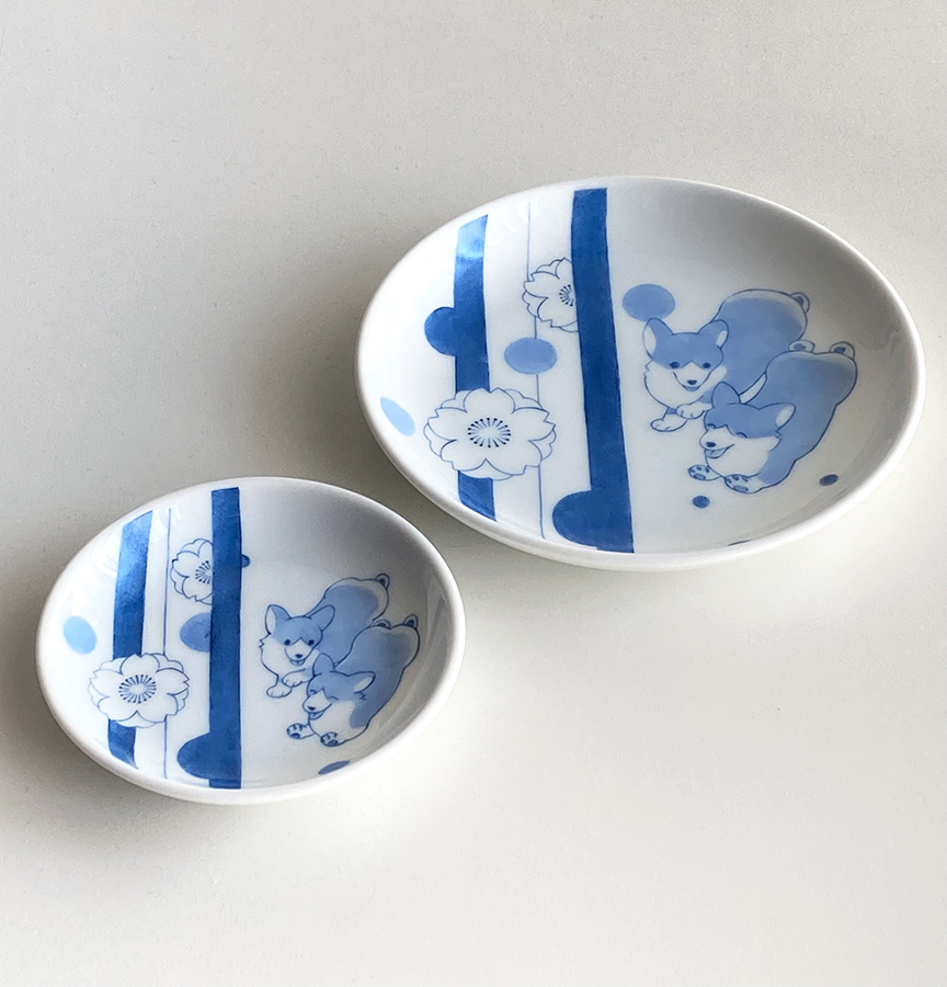 上絵藍色丸皿10cm「桜紋かけっこ」